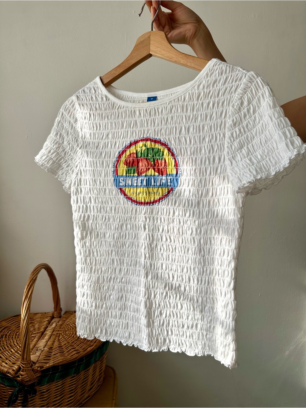 Old Navy white ruched crop top with circular graphic M